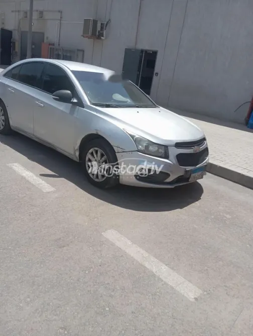Chevrolet Cruze 2017 White Used for Sale - 4