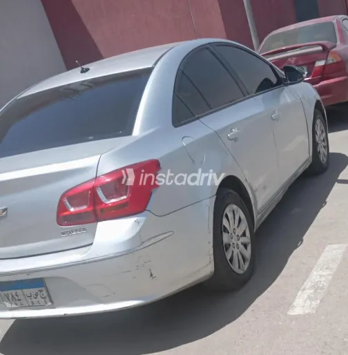 Chevrolet Cruze 2017 White Used for Sale - 5