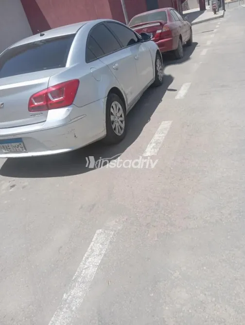 Chevrolet Cruze 2017 White Used for Sale - 6