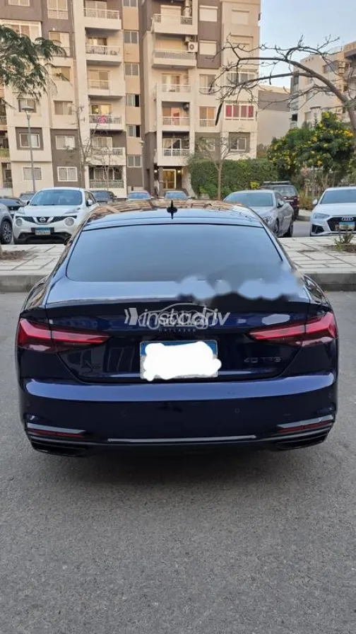 اودي A5 2022 أزرق غامق مستعملة للبيع - 3