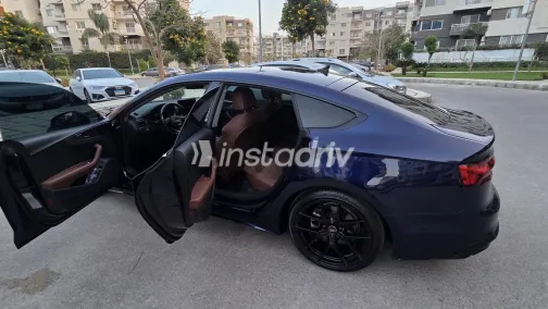 اودي A5 2022 أزرق غامق مستعملة للبيع - 5