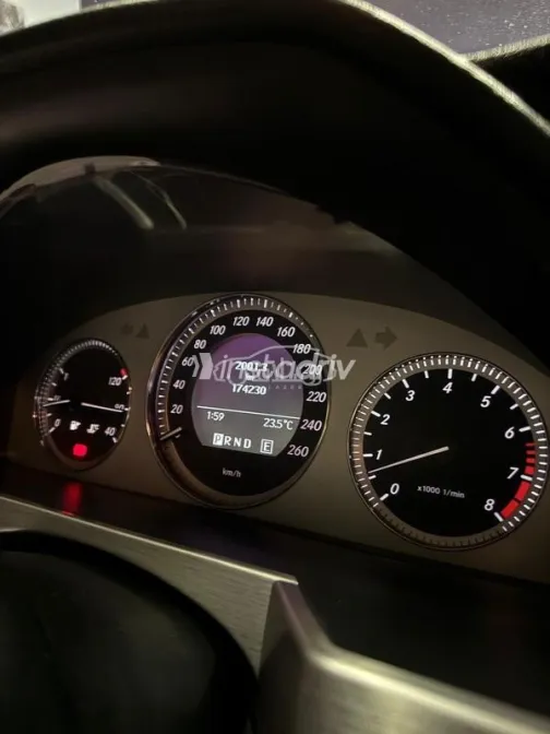 مرسيدس GLK 2011 بني مستعملة للبيع - 6