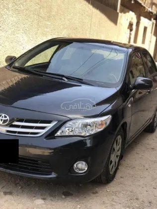 تويوتا كورولا 2013 أسود مستعملة للبيع