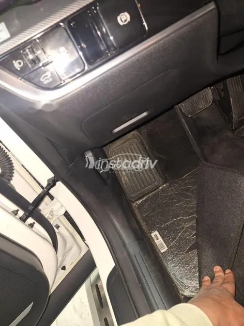 Kia Sportage L 2023 White Used for Sale - 7