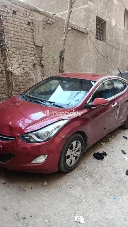 هيونداي إلنترا 2012 أحمر مستعملة للبيع - 1