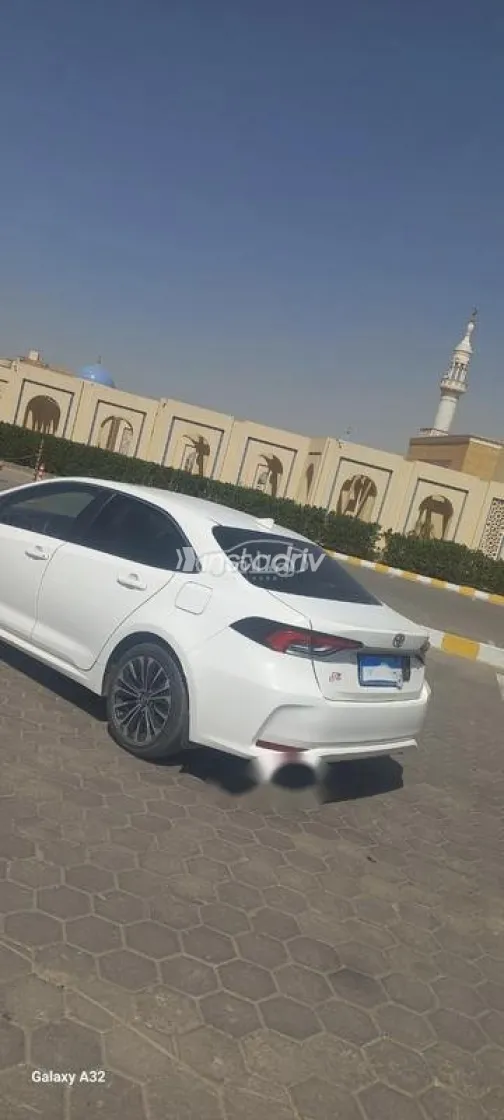 تويوتا كورولا 2023 أبيض مستعملة للبيع - 4