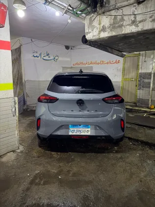 اوبل كورسا 2025 أبيض مستعملة للبيع