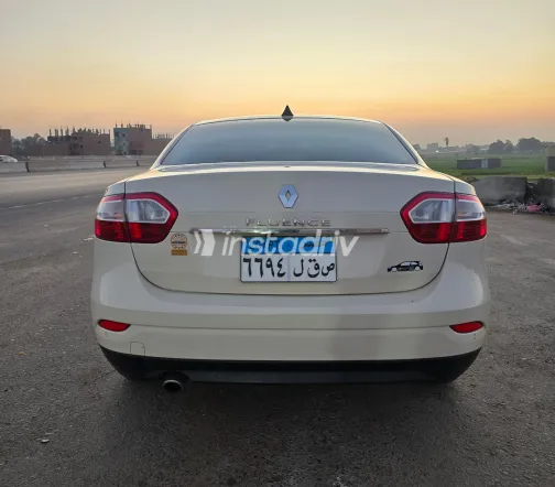 Renault Fluence 2013 White Used for Sale - 8