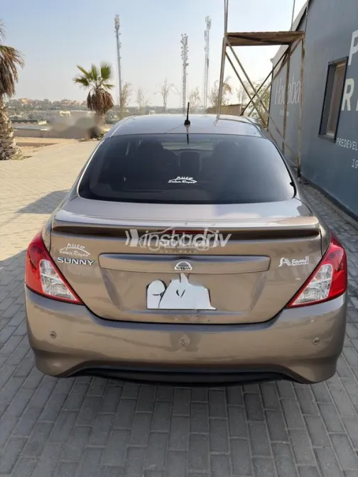 نيسان صنى 2021 برونزي مستعملة للبيع - 3