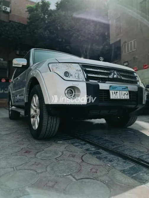 Mitsubishi Pajero 2009 Silver Used for Sale - 1