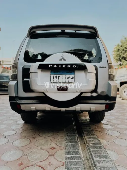 Mitsubishi Pajero 2009 Silver Used for Sale - 4
