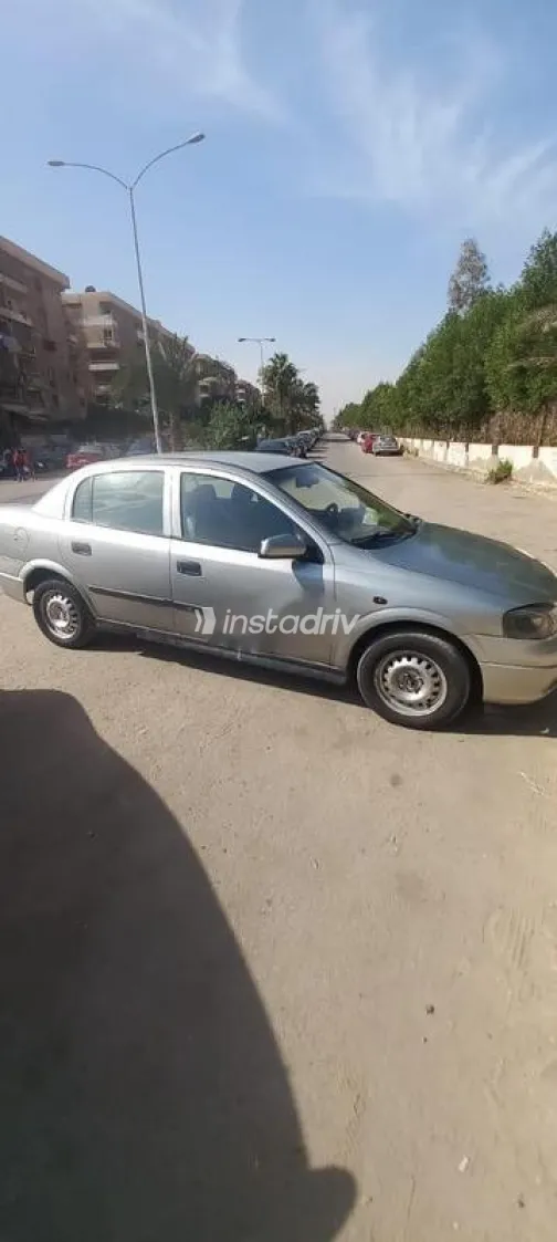 اوبل أسترا 2000 فضي مستعملة للبيع - 1