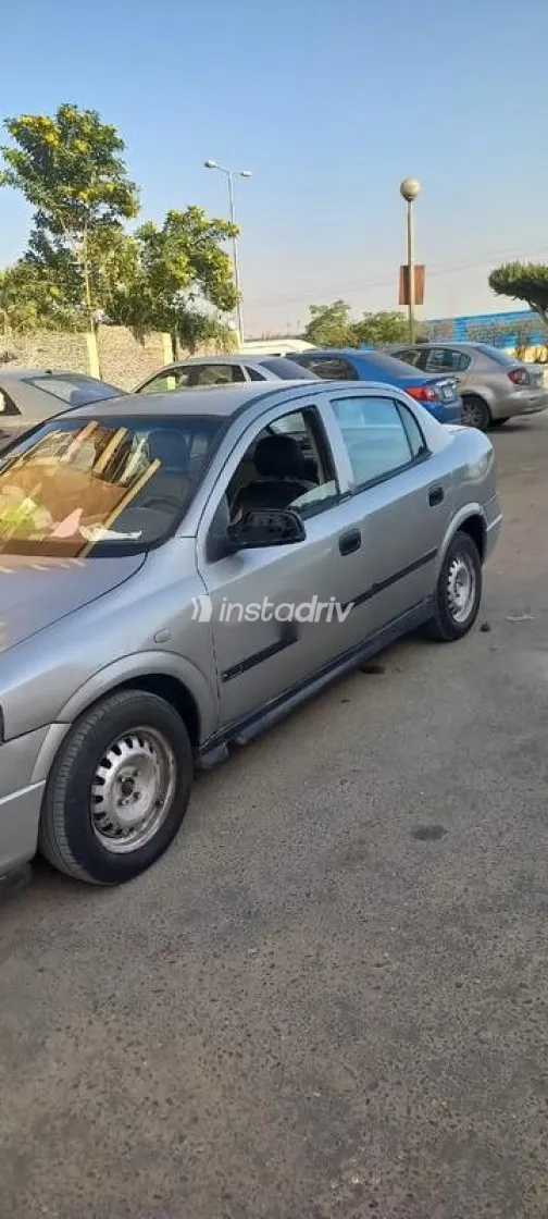 اوبل أسترا 2000 فضي مستعملة للبيع - 2