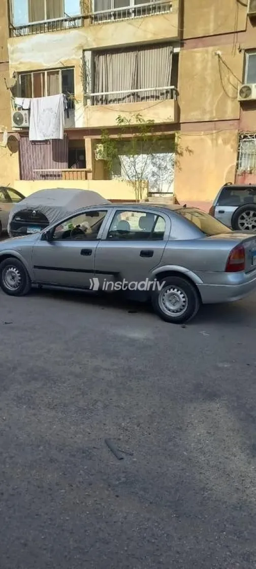 اوبل أسترا 2000 فضي مستعملة للبيع - 4
