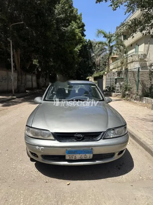 اوبل فيكترا 1996 برونزي مستعملة للبيع - 2