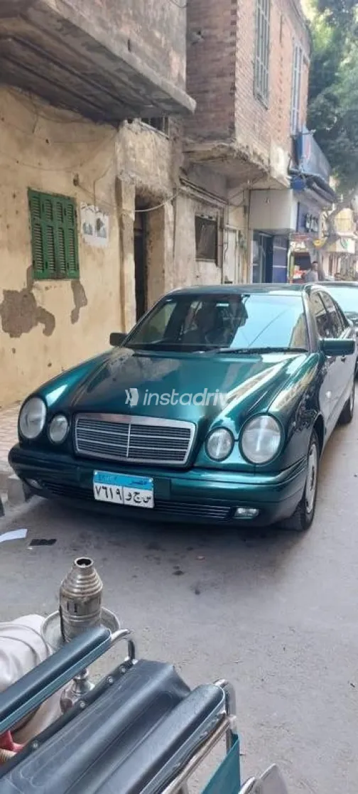 مرسيدس E 200 2000 أخضر غامق مستعملة للبيع - 2