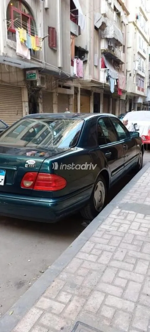 مرسيدس E 200 2000 أخضر غامق مستعملة للبيع - 5