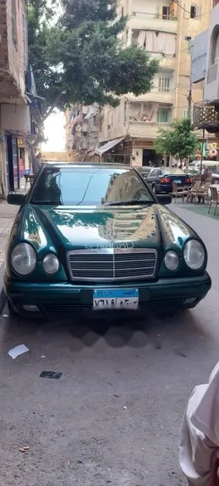 مرسيدس E 200 2000 أخضر غامق مستعملة للبيع