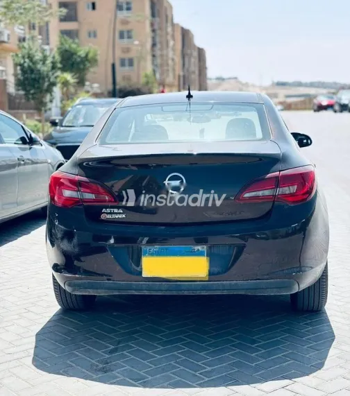 Opel Astra 2016 Brown Used for Sale - 5