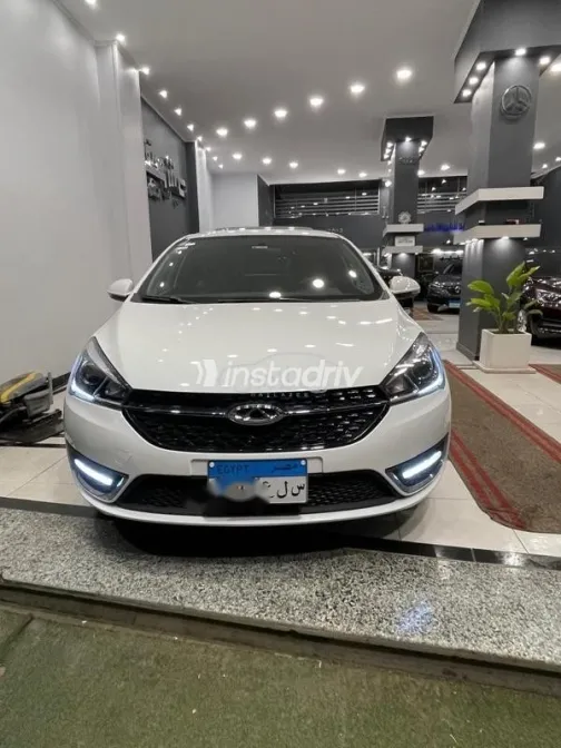 Chery Arrizo 5 2025 White Used for Sale - 1