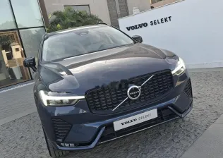 فولفو XC60 2025 أزرق غامق مستعملة للبيع