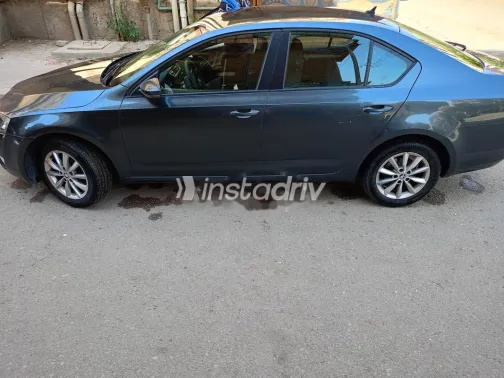 سكودا اوكتافيا A7 2015 رمادي مستعملة للبيع - 2