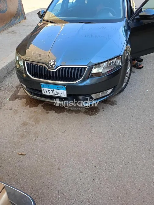 سكودا اوكتافيا A7 2015 رمادي مستعملة للبيع - 3