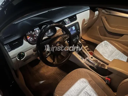 سكودا اوكتافيا A7 2015 رمادي مستعملة للبيع - 10