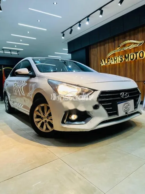 Hyundai Accent RB 2020 White Used for Sale - 2