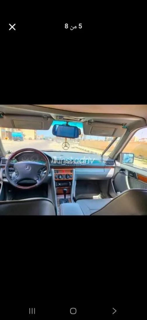 Mercedes E 200 1989 Black Used for Sale - 4