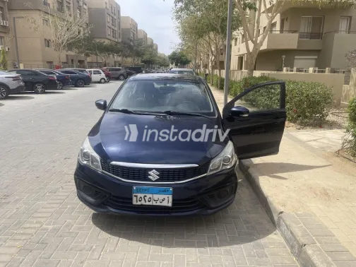 سوزوكى سياز 2022 أزرق غامق مستعملة للبيع - 1