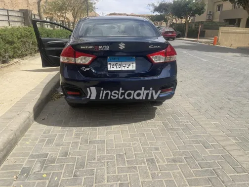 سوزوكى سياز 2022 أزرق غامق مستعملة للبيع - 3