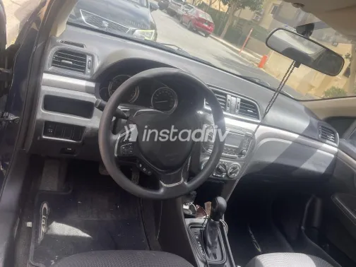 سوزوكى سياز 2022 أزرق غامق مستعملة للبيع - 6