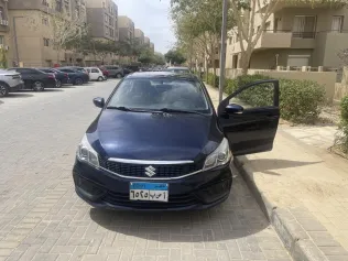 سوزوكى سياز 2022 أزرق غامق مستعملة للبيع