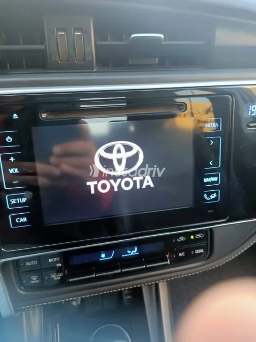 Toyota Corolla 2017 White Used for Sale - 3