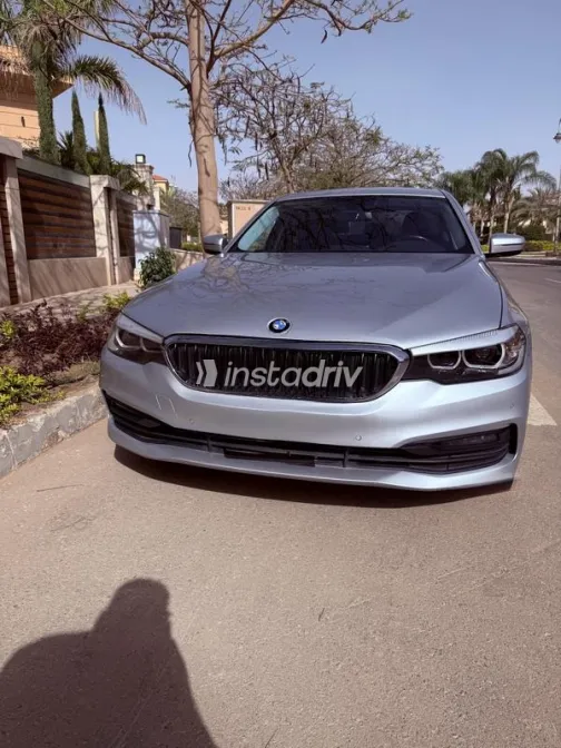 بي ام دبليو 520 2019 فضي مستعملة للبيع - 8
