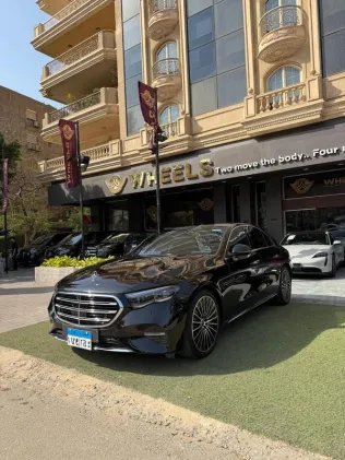 مرسيدس E 200 2024 أسود مستعملة للبيع