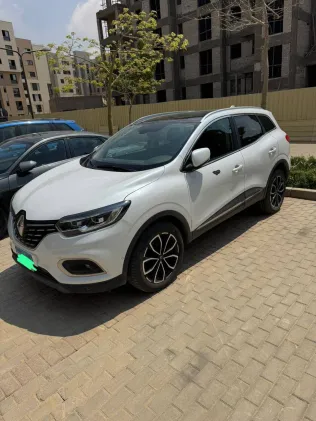رينو كادجار 2022 أبيض مستعملة للبيع