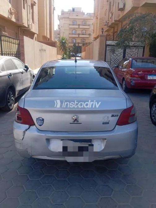 بيجو 301 2014 فضي مستعملة للبيع - 2