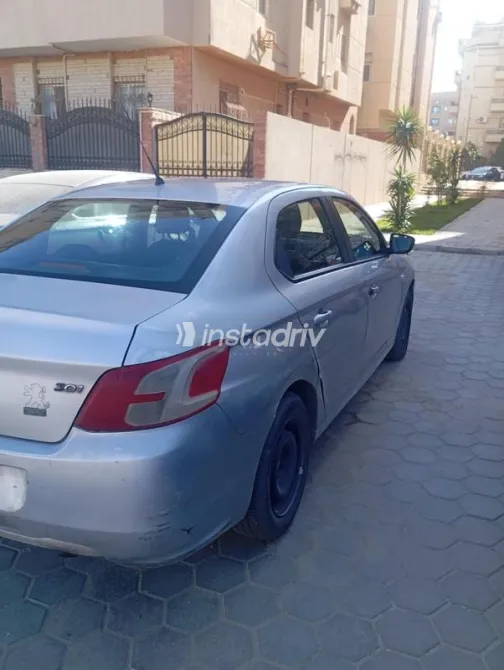 بيجو 301 2014 فضي مستعملة للبيع - 3