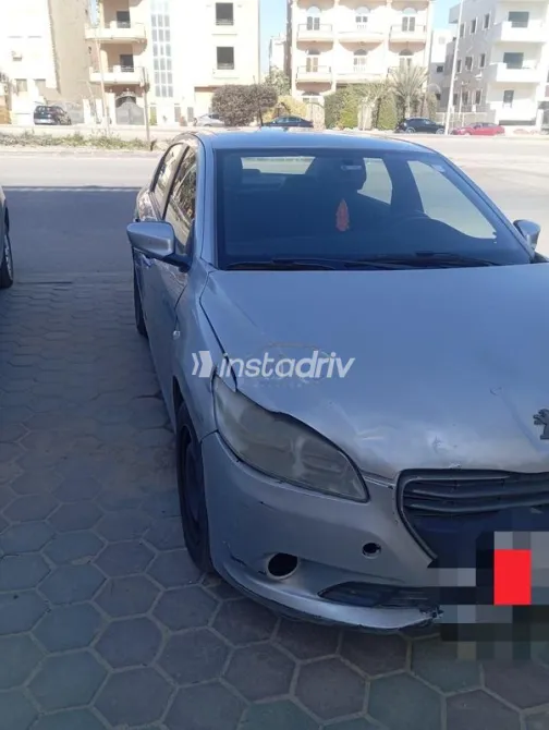 بيجو 301 2014 فضي مستعملة للبيع - 4