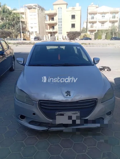 بيجو 301 2014 فضي مستعملة للبيع - 5