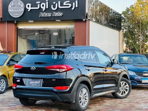 Hyundai Tucson 2017 White Used for Sale - 2