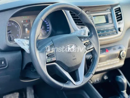 Hyundai Tucson 2017 White Used for Sale - 3