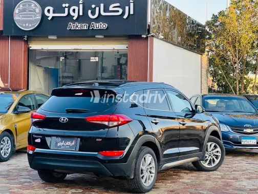 Hyundai Tucson 2017 White Used for Sale - 4