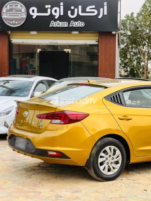 Hyundai Elantra AD 2019 White Used for Sale - 3