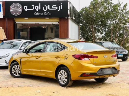 Hyundai Elantra AD 2019 White Used for Sale - 5