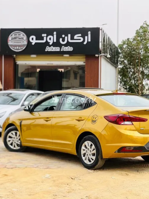 Hyundai Elantra AD 2019 White Used for Sale - 7