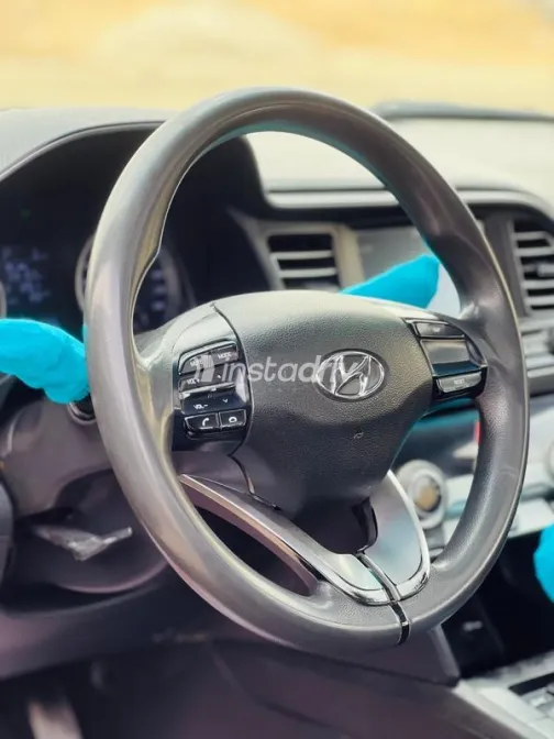 Hyundai Elantra AD 2019 White Used for Sale - 9