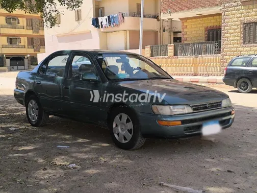 تويوتا كورولا 1996 أخضر مستعملة للبيع - 1